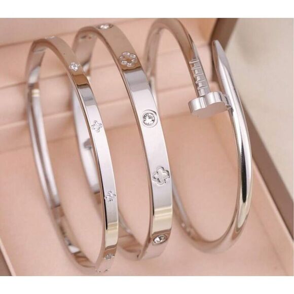 Clover Nail Bracelet - Picture 3 of 6